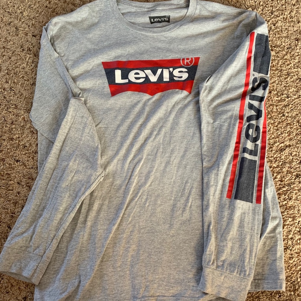 Men’s Levi’s shirt